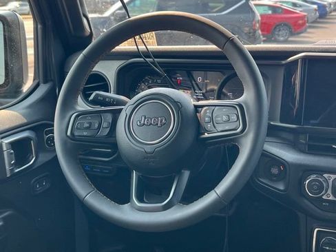 Used 2024 Jeep Wrangler Unlimited w/ Convenience Group AWD/4WD image 12
