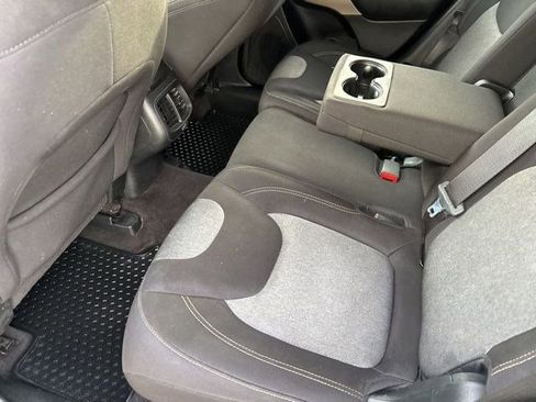 Used 2018 Jeep Cherokee Latitude w/ Cold Weather Group image 29