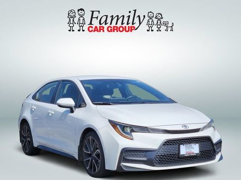 Used 2020 Toyota Corolla SE FWD image 2