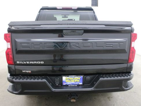 Used 2021 Chevrolet Silverado 1500 W/T w/ Z71 Off-Road Package AWD/4WD image 4