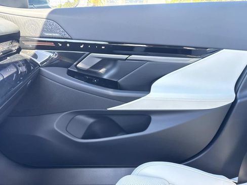 New 2026 BMW 530i xDrive w/ Premium Package AWD/4WD image 22