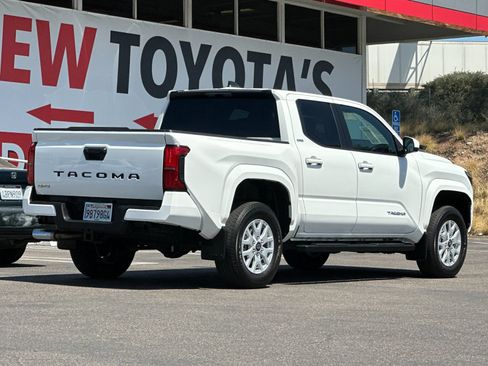 Used 2025 Toyota Tacoma SR5 AWD/4WD image 5