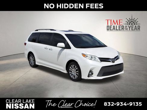 Used 2019 Toyota Sienna XLE w/ XLE Navigation Package FWD image 9