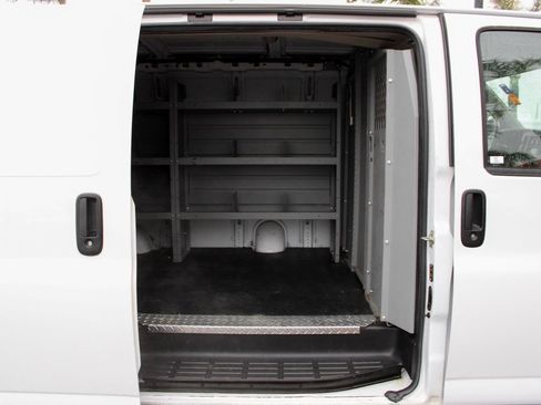 Used 2020 Chevrolet Express 3500 w/ Driver Convenience Package image 30