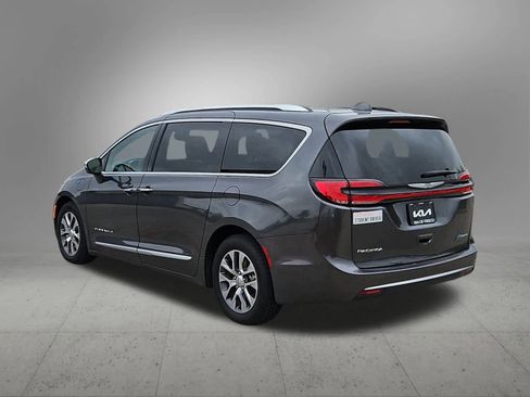 Used 2022 Chrysler Pacifica Pinnacle image 4