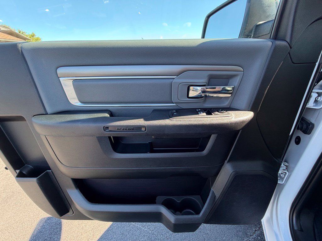 Used 2022 RAM 1500 Classic SLT AWD/4WD image 19
