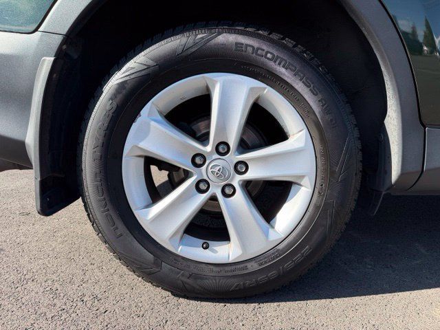 Used 2013 Toyota RAV4 XLE AWD/4WD image 8