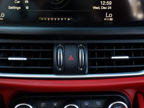 Used 2018 Alfa Romeo Stelvio AWD image 38