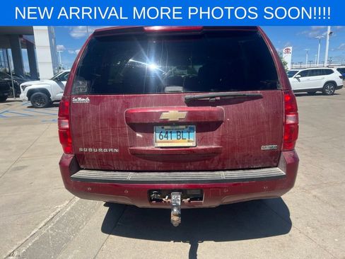 Used 2011 Chevrolet Suburban LT w/ Luxury Package AWD/4WD image 5