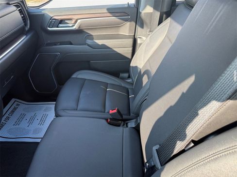 Used 2025 GMC Sierra 1500 SLT image 24
