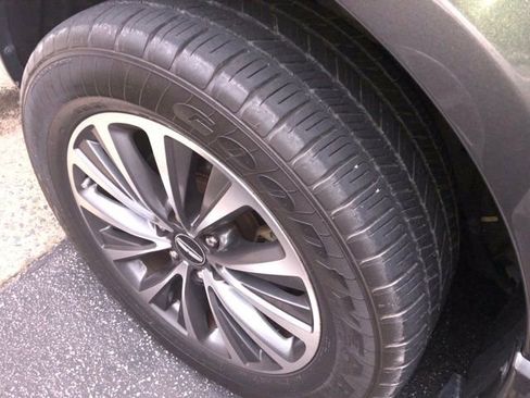 Used 2016 Lincoln Navigator Select RWD image 11