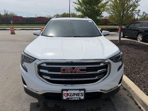 Used 2018 GMC Terrain SLT w/ Infotainment Package II AWD/4WD image 3