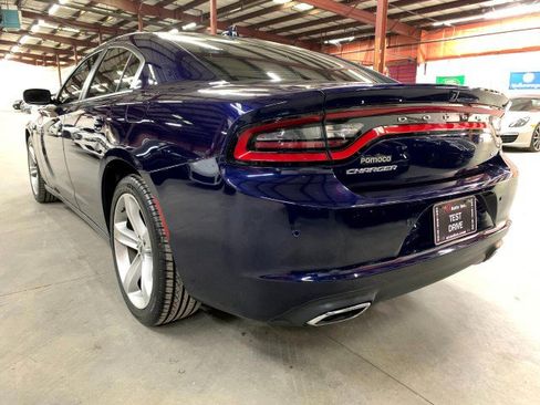 Used 2017 Dodge Charger SXT w/ Plus Group image 4