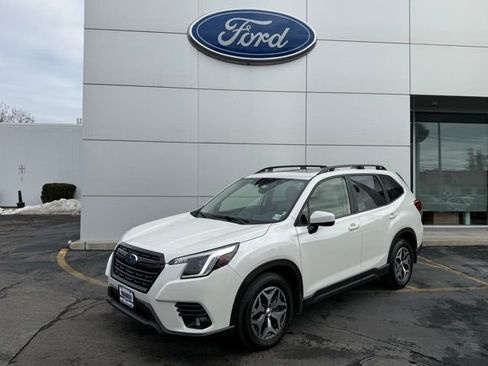 Used 2024 Subaru Forester Premium image 2