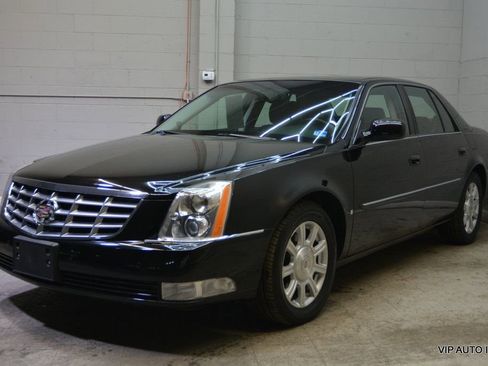 Used 2008 Cadillac DTS image 2