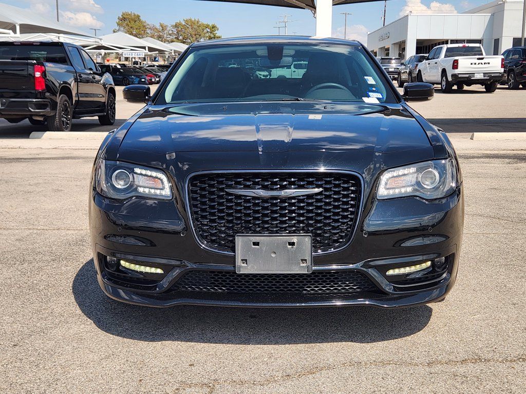 Used 2023 Chrysler 300 Touring L RWD image 2