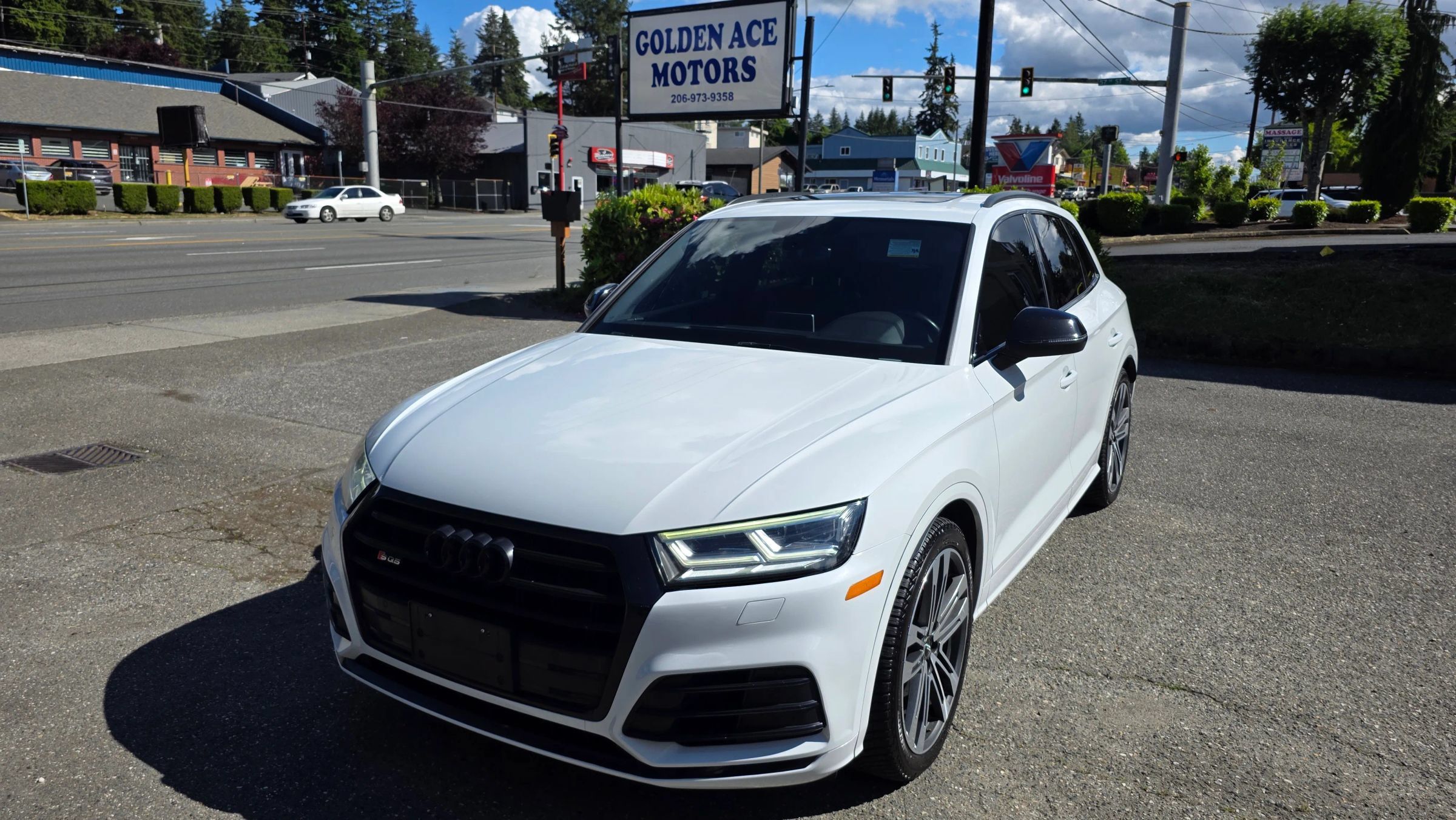 Used 2019 Audi SQ5 Premium Plus w/ Premium Plus Package AWD/4WD image 1