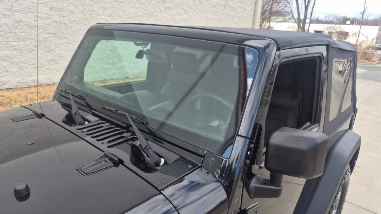 Used 2009 Jeep Wrangler X w/ Black Appearance Group AWD/4WD image 15