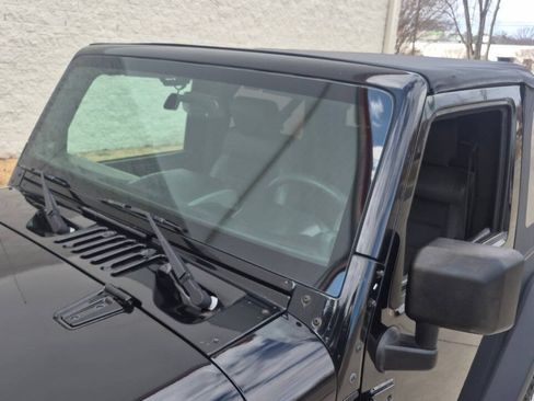 Used 2009 Jeep Wrangler X w/ Black Appearance Group AWD/4WD image 15