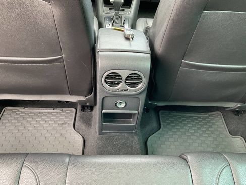 Used 2010 Volkswagen Tiguan S image 29