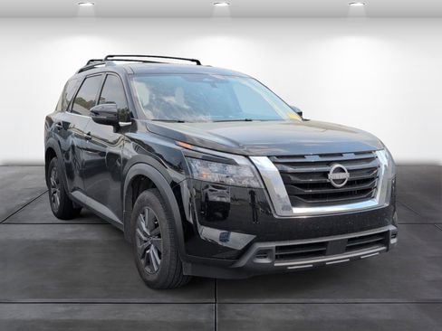 Used 2025 Nissan Pathfinder SV w/ SV Premium Package image 2