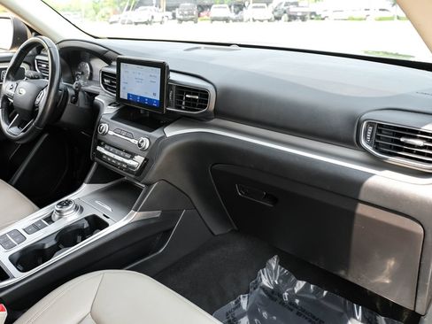 Used 2020 Ford Explorer XLT w/ Equipment Group 202A RWD image 10