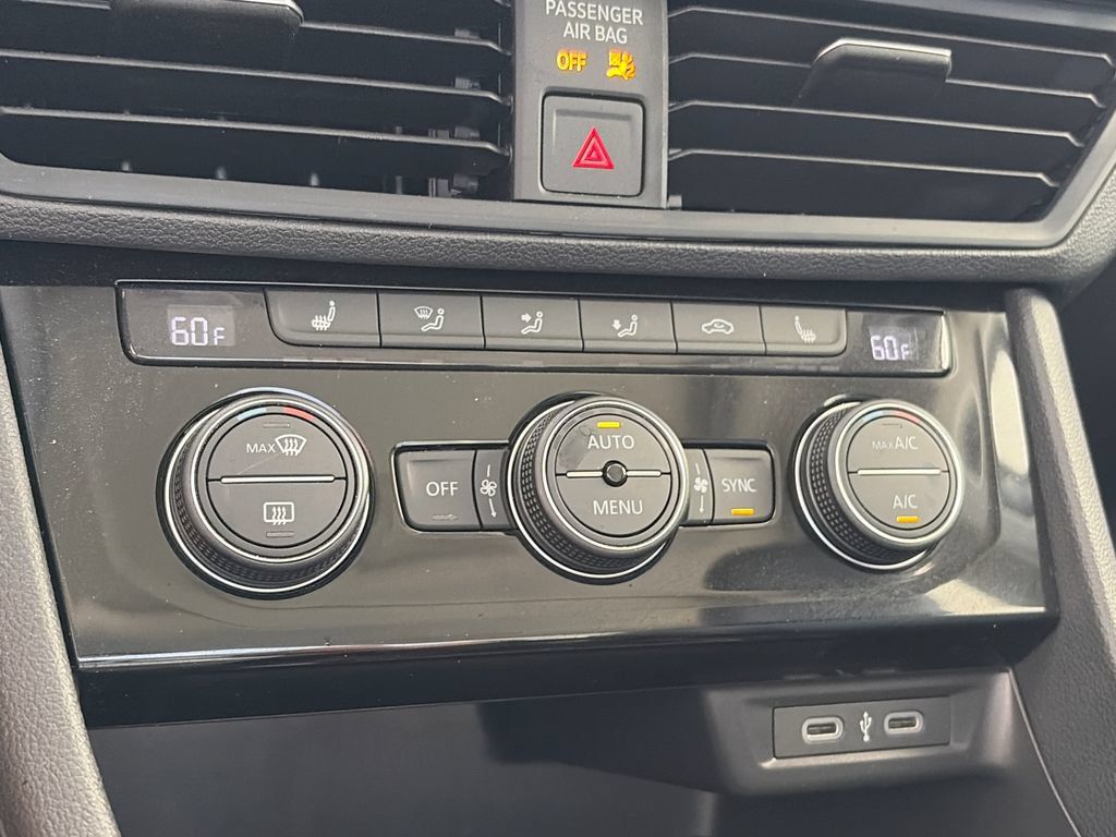 Certified 2023 Volkswagen Jetta SE FWD image 24