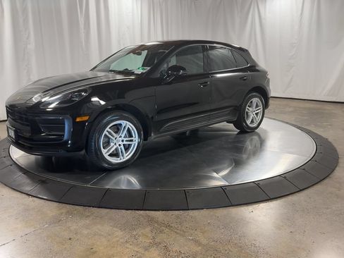 Used 2024 Porsche Macan AWD/4WD image 10