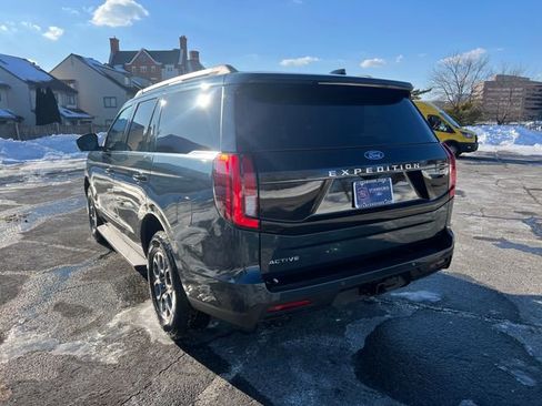 Used 2025 Ford Expedition Active image 8
