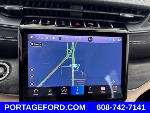 Certified 2023 Jeep Grand Cherokee Limited w/ Trailer Tow Prep Group (B) AWD/4WD image 17
