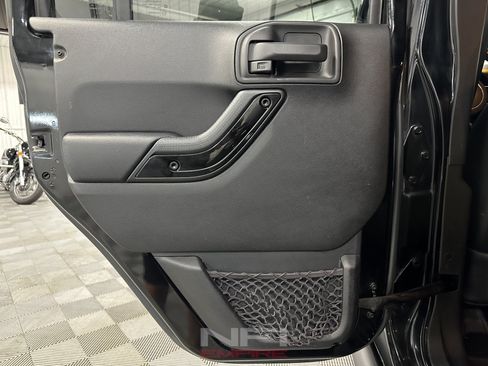 Used 2016 Jeep Wrangler Unlimited Sahara AWD/4WD image 35