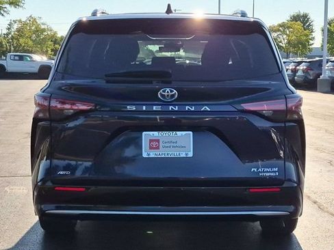 Used 2023 Toyota Sienna Platinum AWD/4WD image 6