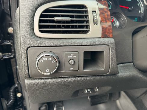 Used 2011 GMC Yukon XL Denali image 27