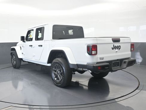 Used 2025 Jeep Gladiator Sport image 4