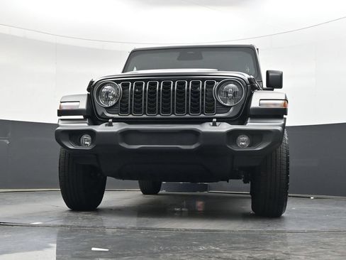Used 2025 Jeep Wrangler Sport S AWD/4WD image 37
