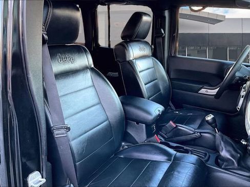 Used 2012 Jeep Wrangler Unlimited Rubicon w/ Connectivity Group image 7