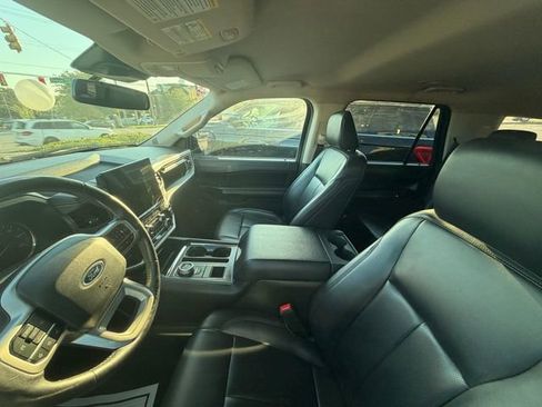 Used 2024 Ford Expedition XLT RWD image 4