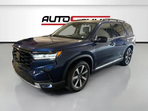 Used 2025 Honda Pilot Touring image 3