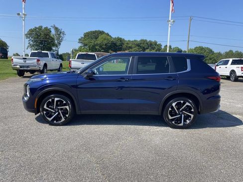 Used 2024 Mitsubishi Outlander SE FWD image 2