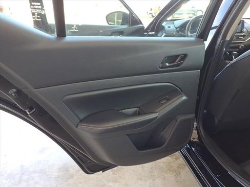 Used 2024 Nissan Altima 2.5 SV image 19