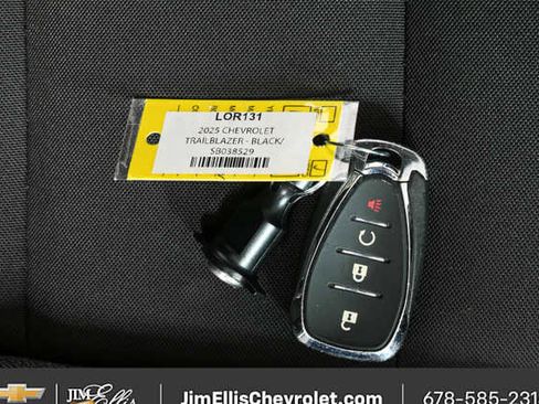Used 2025 Chevrolet TrailBlazer LT image 34
