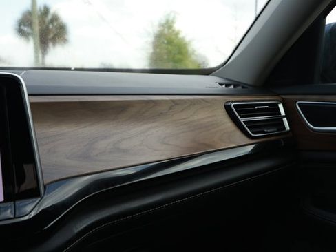 Used 2024 Volkswagen Atlas SE image 24