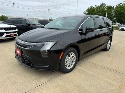 New 2027 Chrysler Pacifica Select FWD image 3