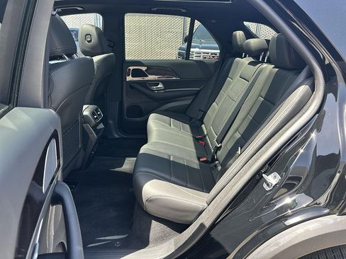 Used 2025 Mercedes-Benz GLE 450e 4MATIC w/ Driver Assistance Package image 25