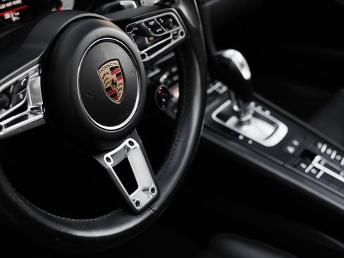 Certified 2017 Porsche 911 Targa 4S AWD/4WD image 19