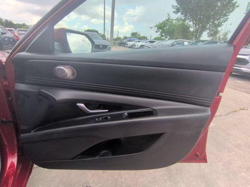 Used 2025 Hyundai Elantra SEL FWD image 33