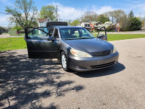 Used 2002 Toyota Camry XLE image 16