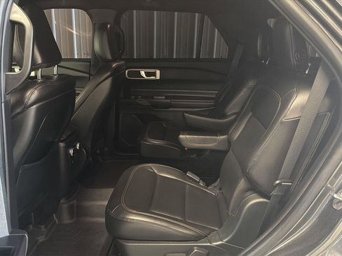 Used 2020 Ford Explorer XLT w/ Equipment Group 202A image 14