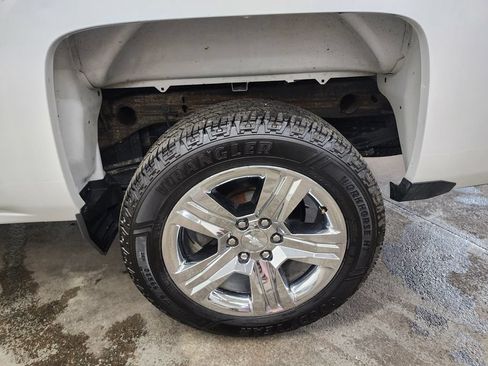 Used 2018 Chevrolet Silverado 1500 Custom w/ Custom Value Package AWD/4WD image 36