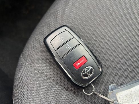 Used 2025 Toyota Corolla Cross LE image 22